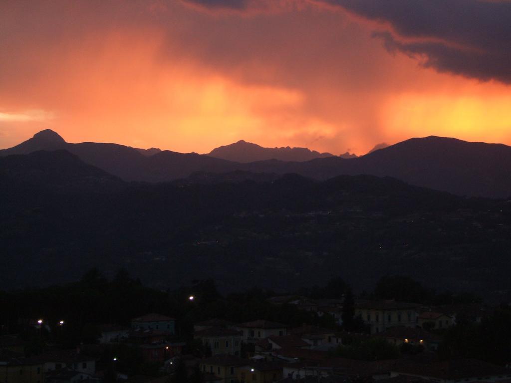 Hotel Nel Cielo... Di Barga Exterior foto